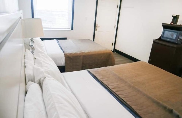 Relaxing Room near Dutch Wonderland – Parking on Premises