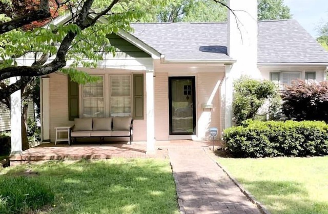 Amazing Cottage with Great Sights in Charlotte, North Carolina