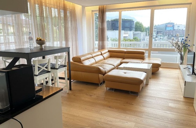 Modern luxury apartment right next to shopping