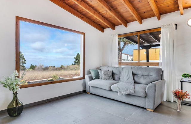 Home2Book Country Stay with Terrace & BBQ