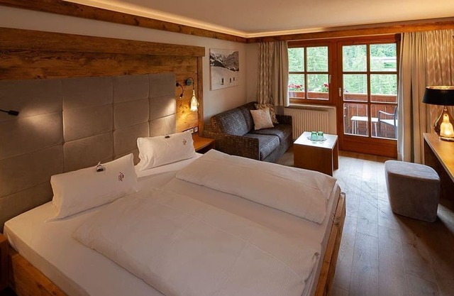 Family room Alpine Lifestyle with breakfast - Berghotel Madlener