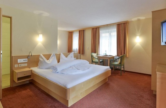 Family room with half board - Berghotel Madlener