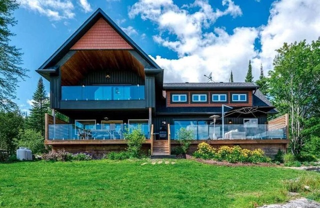 Blue Horizon Retreat on Little Bald Lake – 5BR Waterfront Cottage