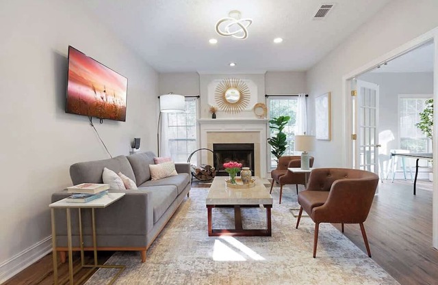 NEW Cozy Family House/KING Beds/Mins from MallofGA