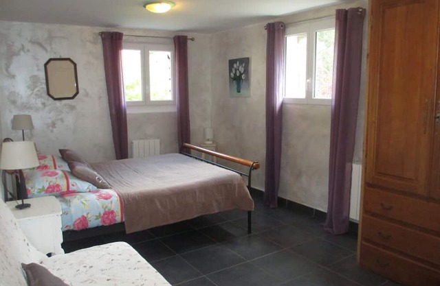 Guest Room "Room 1 – Valériane" with Shared Pool, Communal Terrace and Wi-Fi