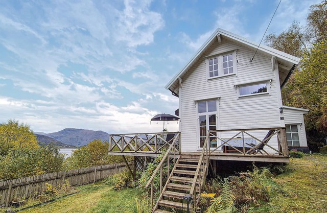 Beach front home in Vaksdal with house sea view