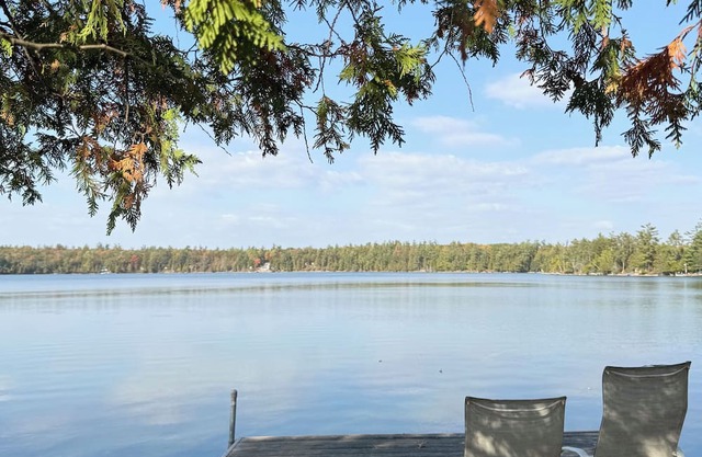 Cozy Lakeside Cottage in Woodview, ON - 6 bed, 2 bath