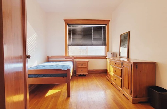 Charming, Furnished Downtown Flat - Steps from Subway Line