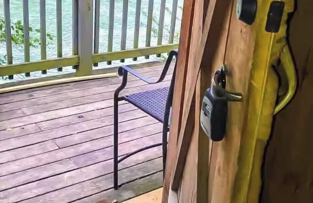 Current River Cabin, On the Water, Fishing, Swimming, Relaxation.