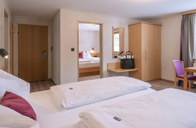 Family room, shower, WC, terrace - Hotel Acherl