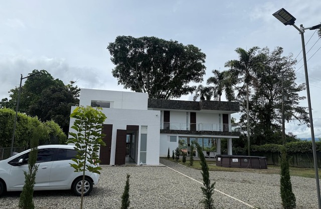 Amazing chalet with A.C by the master bedroom and cieling fans in rest bedrooms