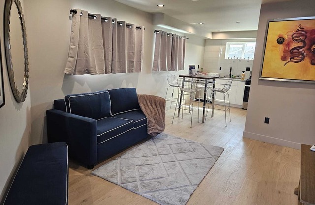 Spacious 2BR modern living in Central Eastside location