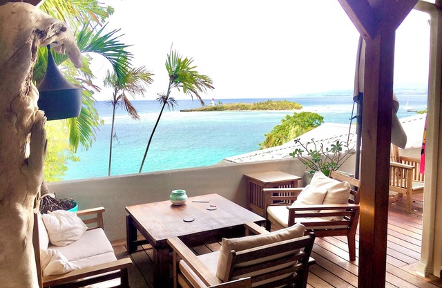 By the sea facing the islet of Gosier and 400 meters from the beach