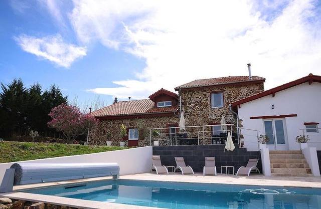 Guest Room 'Maison Perbos 1556 - Cancha' with Shared Pool, Wi-Fi and Air Conditioning