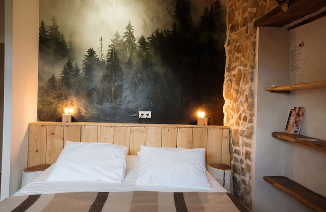 Bed and Breakfast 'Maison Perbos 1556 - Ursuya' with Shared Pool, Wi-Fi and Air Conditioning