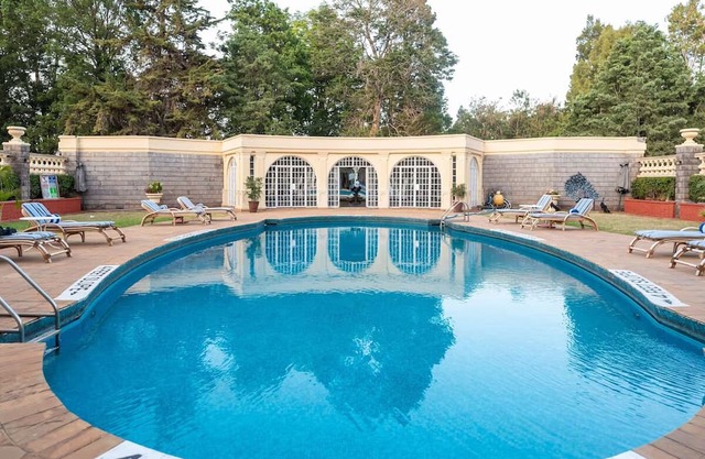 Sophisticated Room Near Pool and Gardens – Perfect for Relaxation