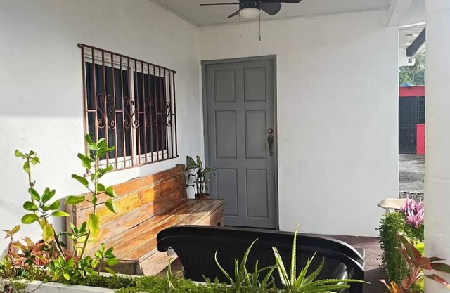 Deluxe Beachfront 4-bedroom house in Colón Province