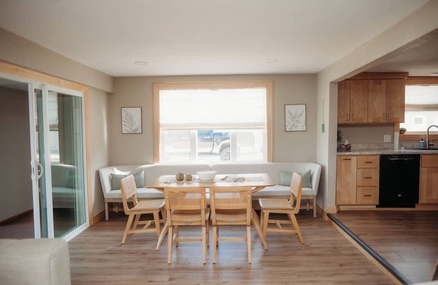 Family friendly 3-bedroom Mina Lake home