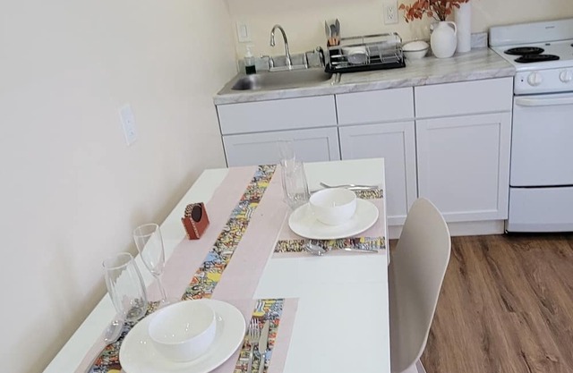 Bright & Cozy Private Studio – Walk to Shops & Dining, Minutes from DC