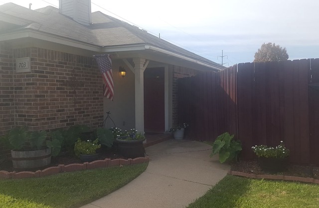 Long-term in Grapevine close to everything