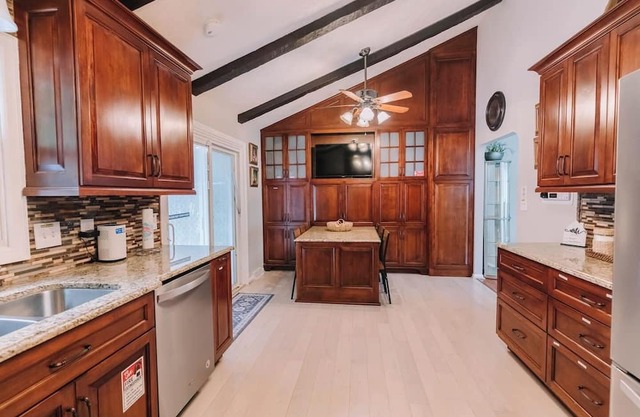 Spacious 4BR Retreat w Pool