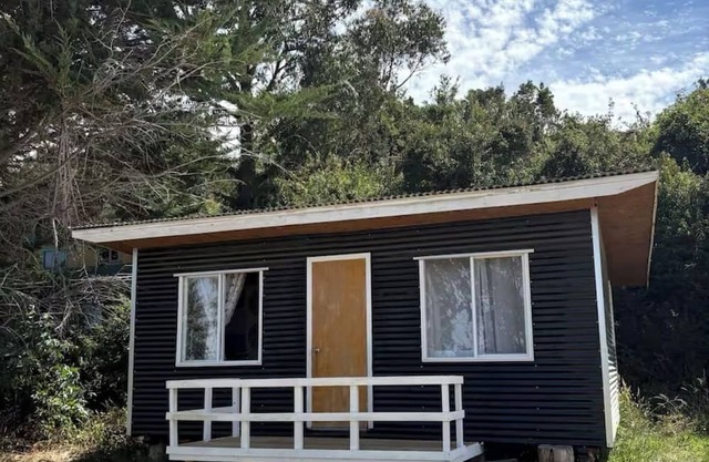 “Descanso en el sur: Cabañita Chilota en Chiloé”