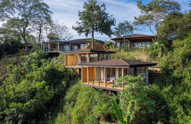 Chic 1BR Escape Breathtaking Balcony Views