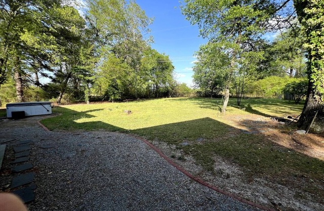 Hot Tub Hideout Family Retreat + Spacious 5 BR