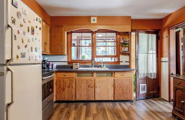 Cozy Riverfront Escape in Great Barrington - "Whiskers on the Water"