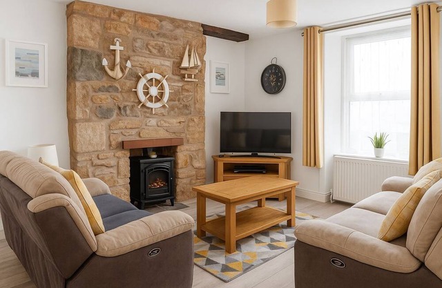 Bryher Cottage, Longrock - a cottage that sleeps 6 guests in 3 bedrooms