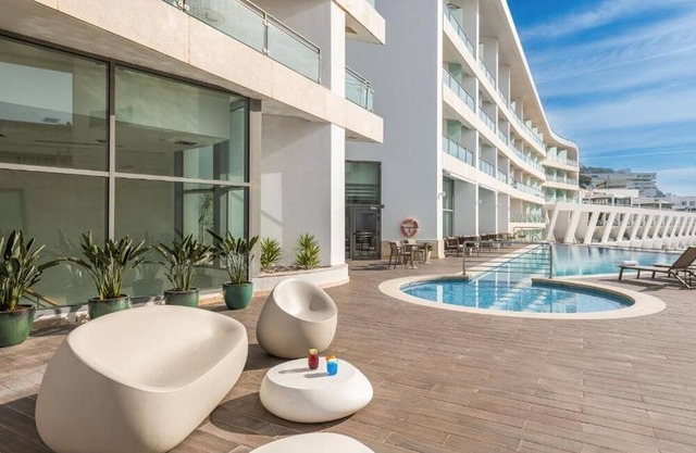 Idyllic Beachfront Room w/Ocean Balcony for a Relaxing Coastal Stay
