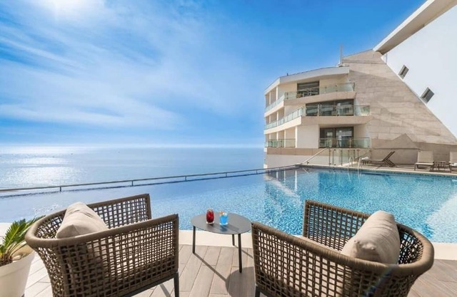 Relaxing Room Steps from California Beach w/Private Balcony Views