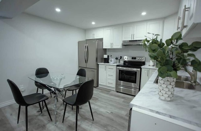 2 Bd Retreat Near Airport