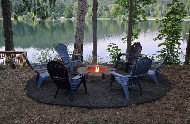 Waterfront Retreat w/Kayaks, Dock and Game Rm