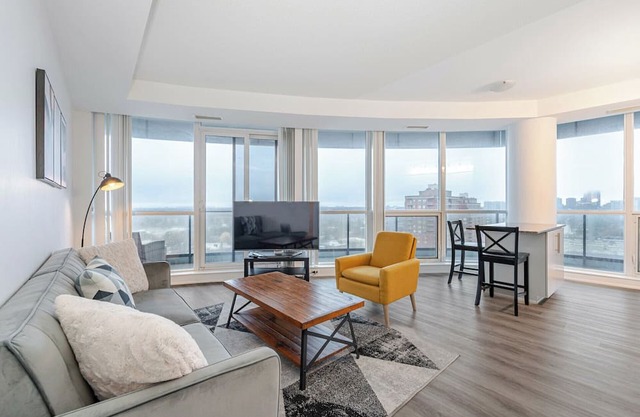 Beautiful 2 Bed 2 Bath with Parking