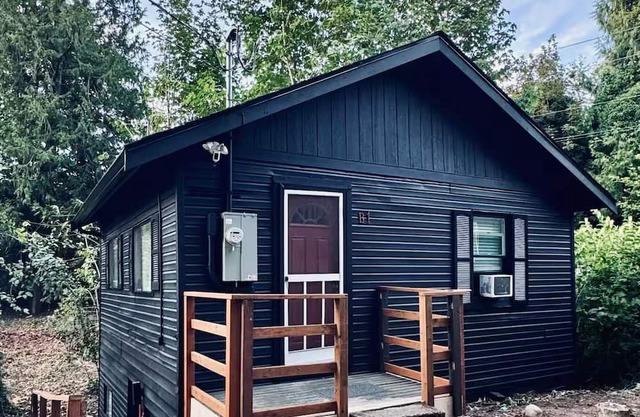 Juanita Bay Cottages B1