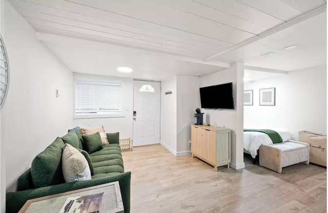 Juanita Bay Cottages B2