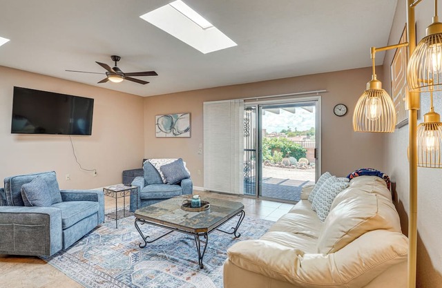 Quiet Townhome w/Mountain Views in Green Valley