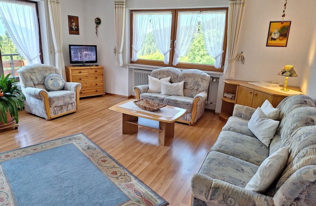 Christianshof - Holiday Apartment '2' with Mountain View, Shared Garden and Wi-Fi