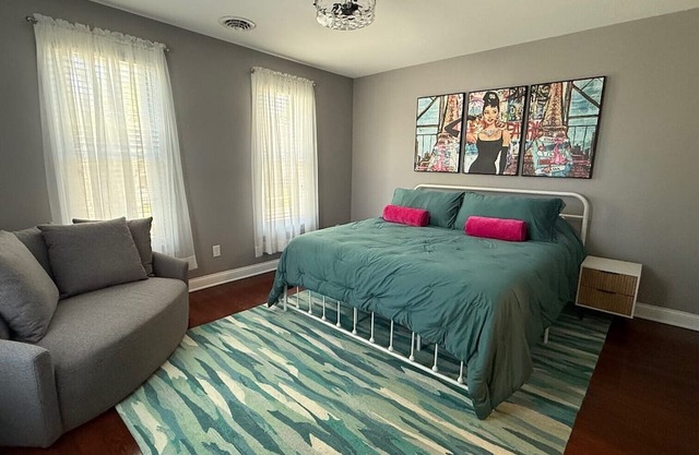 Spacious 2 Bedroom Upstairs Apt in Lexington/Mansfield Monthly Rates Available