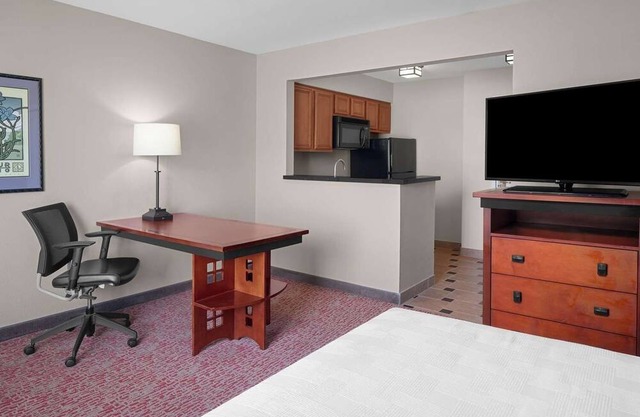 Feel at Home! Full Kitchen, Pets Allowed and Free Parking!