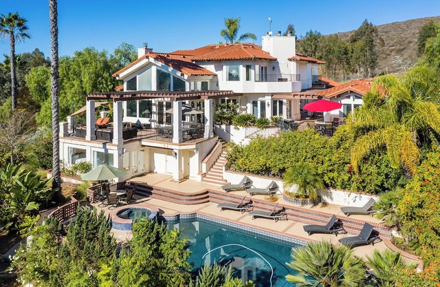 Private Estate w/Pool, Hot Tub & Tennis Court Near Encinitas | The Ranch