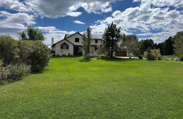 Gorgeous Rural Boulder Executive House, 2+ acres, 10 minutes to Pearl St