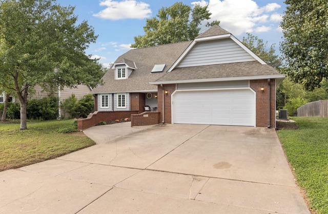 Spacious House - Fire Pit- Pool Table -Arcade Games- Sleeps up to 16