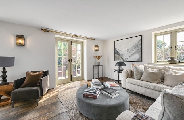 Pelsham Farm Cottage - a holiday let that sleeps 8 guests in 4 bedrooms