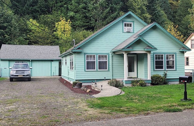 Family Friendly Hood Canal Getaway - 3 BD/2 BA Sleeps 6
