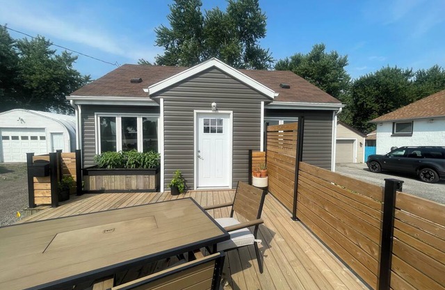 3 bedroom LaSalle home bordering Amherstburg & minutes away from Windsor