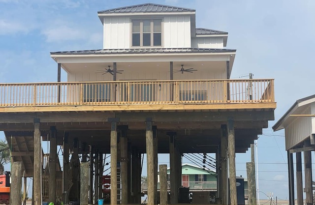 4 bed 4 bath waterfront camp in Cocodrie, LA - Perfect for fishing, Family & Fun