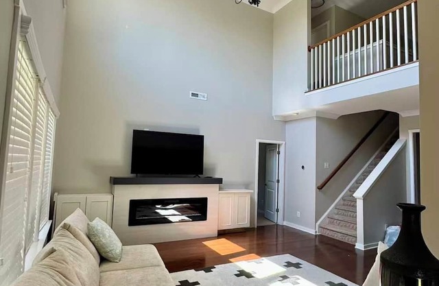 Luxury Golf Comm house w Pond, Pool & Tennis