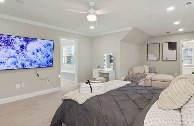 Spacious 5-bedroom house with fitness room and AC in pleasant Silver Spring